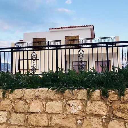 Trouzini 2 * Πέγεια