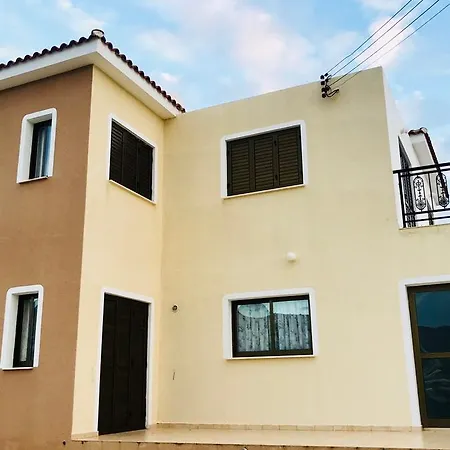 Trouzini 2 * Πέγεια